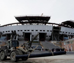 Гастарбайтеры покидают стройку нового стадиона "Зенита"