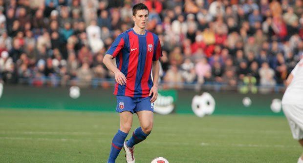 \"Дортмундцы\" хотят приобрести защитника из Румынии