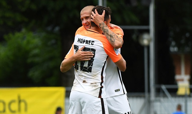 \"Шахтер\" разгромил \"Аустрию\"