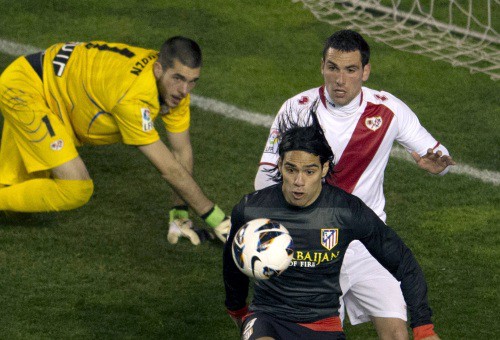\"Райо Вальекано\" переигрывает \"Атлетико\"