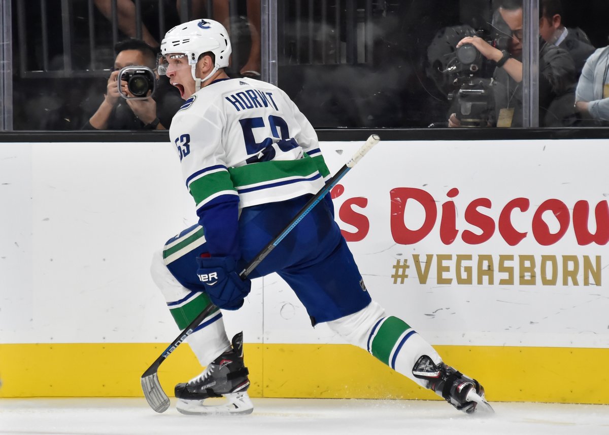 \"Вегас\" по буллитам уступил \"Ванкуверу\"