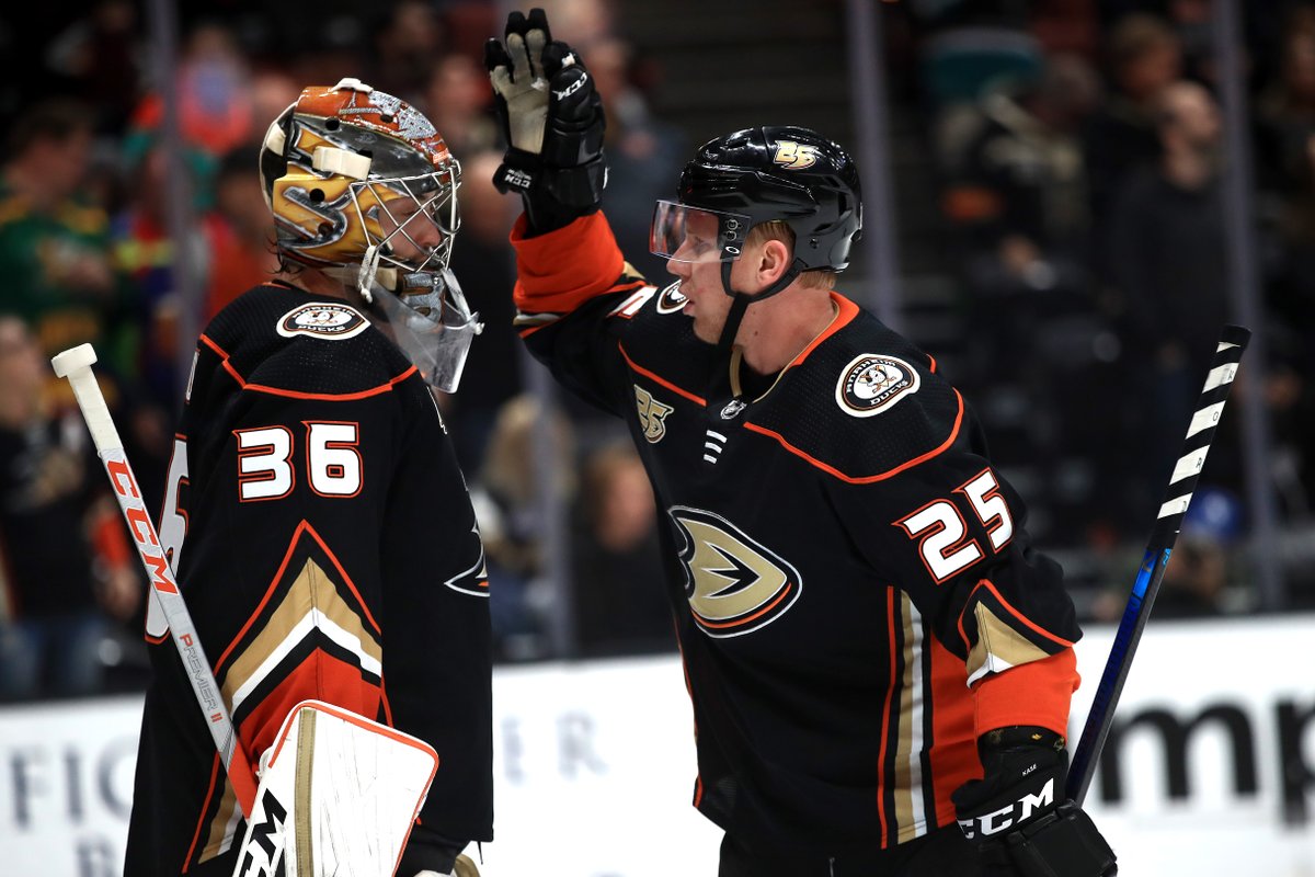 \"Анахайм\" удержал победу над \"Ванкувером\"