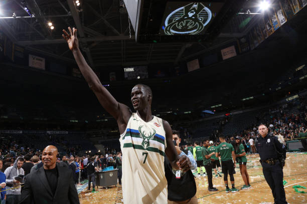 \"Милуоки Бакс\" с комфортным счетом обыграли \"Орландо Мэджик\"