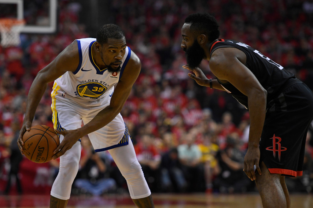 \"Голден Стэйт Уорриорз\" комфортно победили \"Хьюстон Рокетс\"