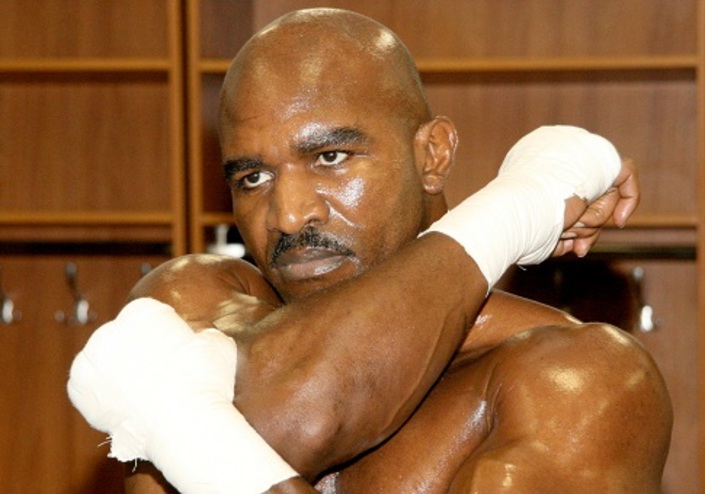 Холифилд призвал Пакьяо и Мэйуэзера выйти в ринг