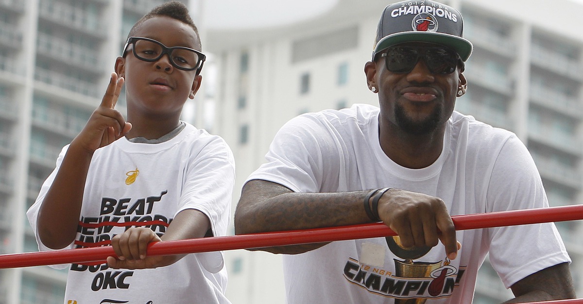 10-летнему сыну ЛеБрона Джеймса уже поступают предложения от различных университетов