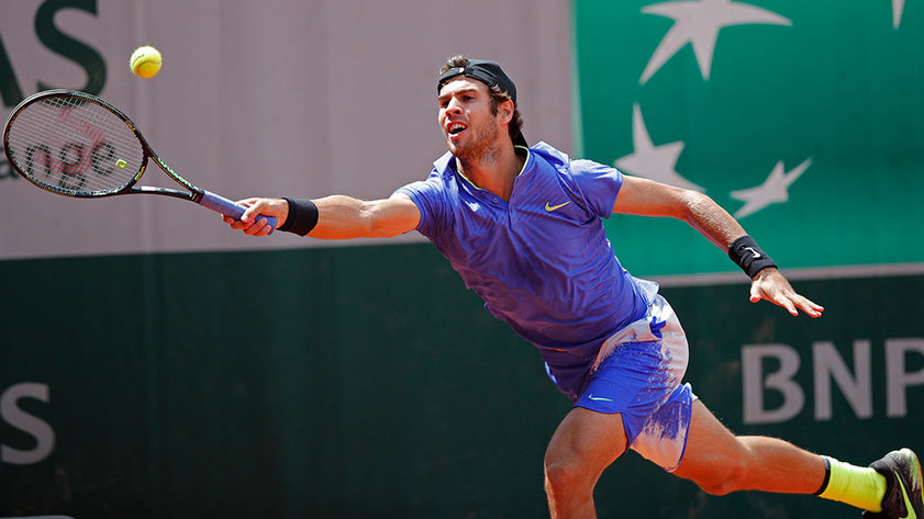 Хачанов уверенно победил Куэрри