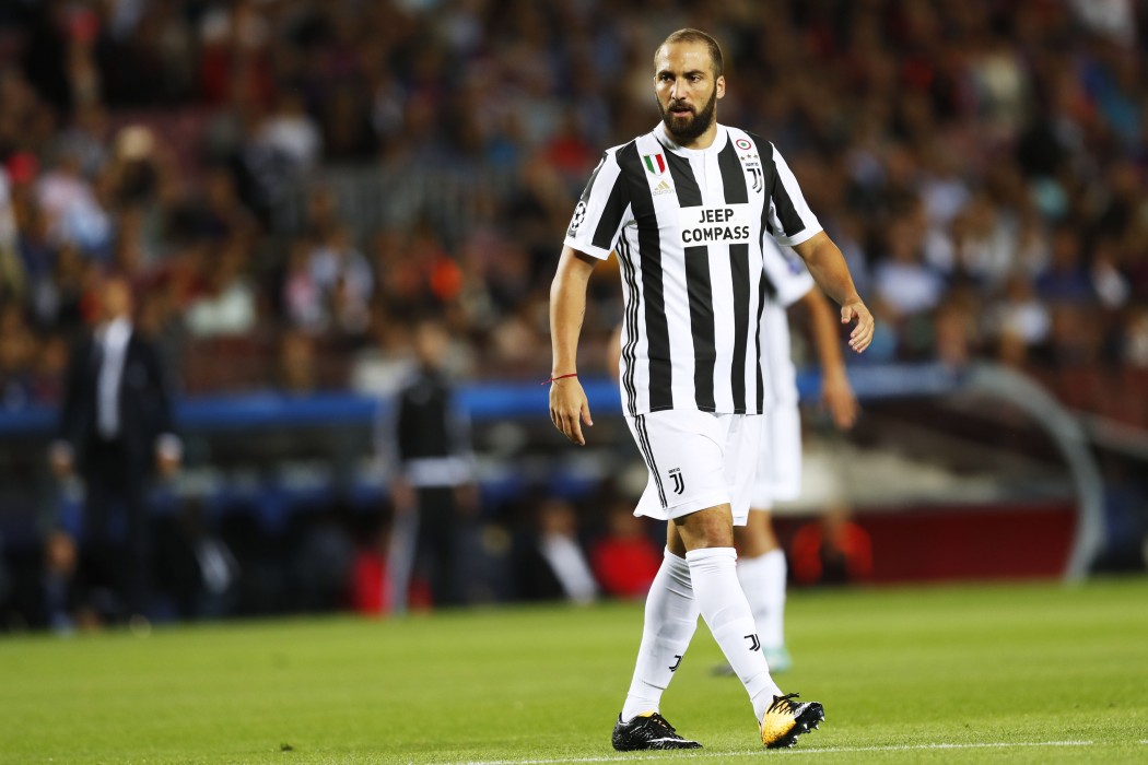 \"Ювентус\" не отпустил Игуаина и Ругани в \"Челси\"