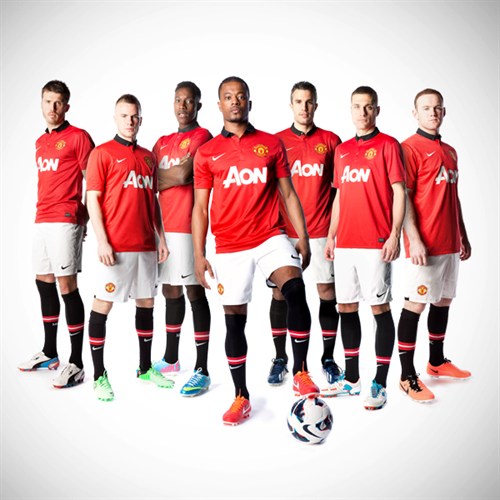 Чемпион Англии представил новую форму на сезон 2013/2014