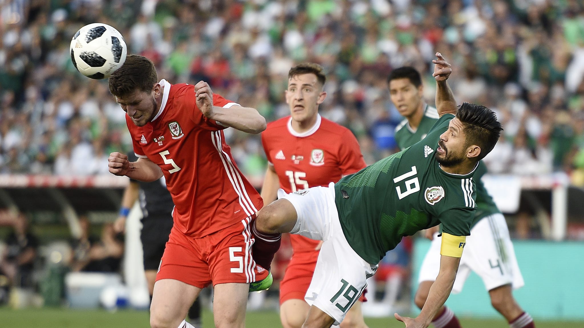 Мексика сыграла вничью с Уэльсом