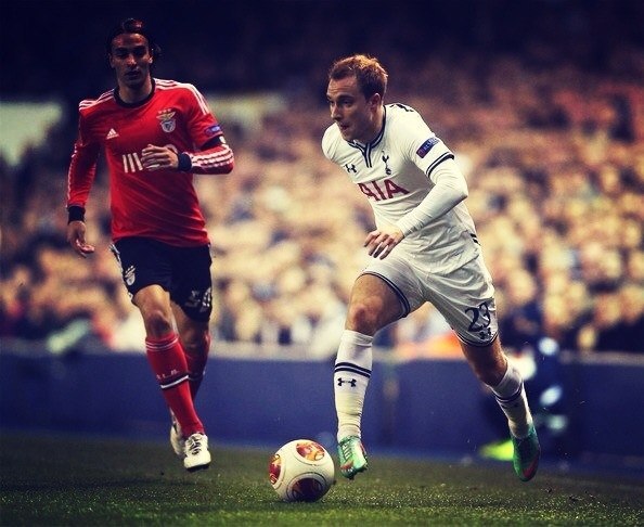 \"Бенфика\" одной ногой уже в 1/4 финала ЛЕ