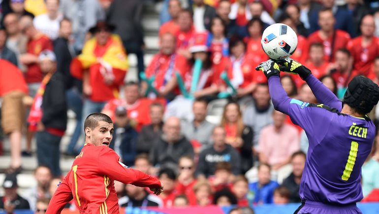 Испания в концовке дожала Чехию