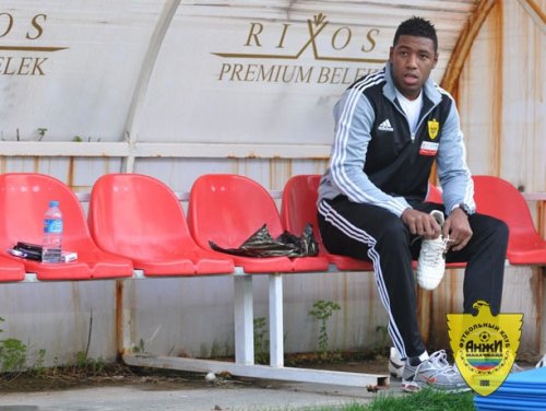 Полузащитник \"Анжи\" может вернуться на родину