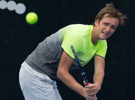 Медведев прошел в финал турнира в Сиднее