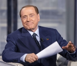 Берлускони обратился к фанатам "Милана"