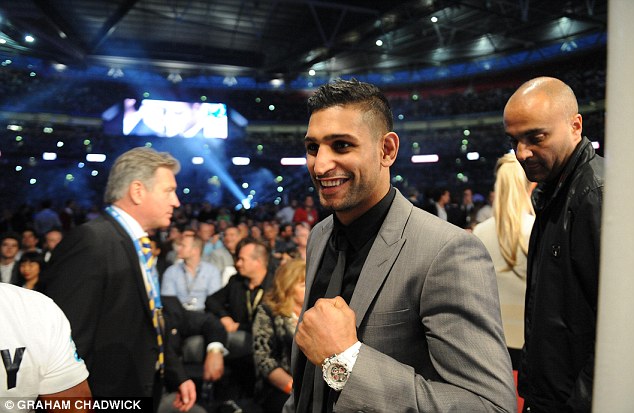 Британский боксер Амир Хан обвиняется в нападении на двух подростков