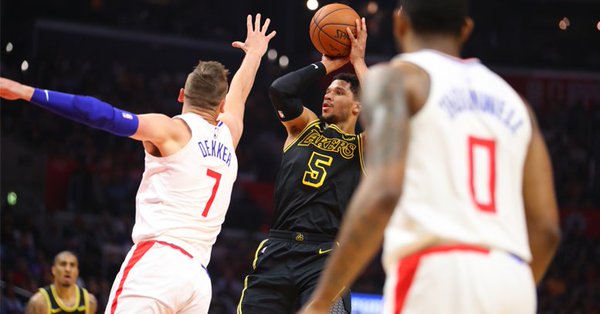 \"Лейкерс\" выиграли у \"Клипперс\"