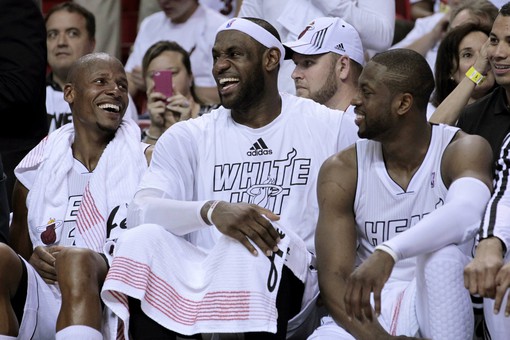 НБА: \"Хит\" уверенно переигрывает \"Милуоки\"