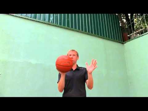 Учимся играть в баскетбол: тренировка броска
