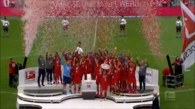 Награждение Баварии Мюнхен победителя Чемпионата Германии